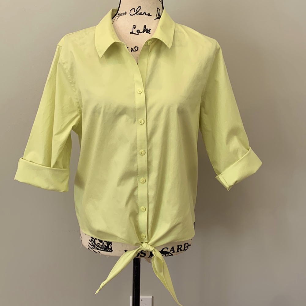 Chico’s Wrinkle Resistant Chartreuse Tie Front Top NWOT